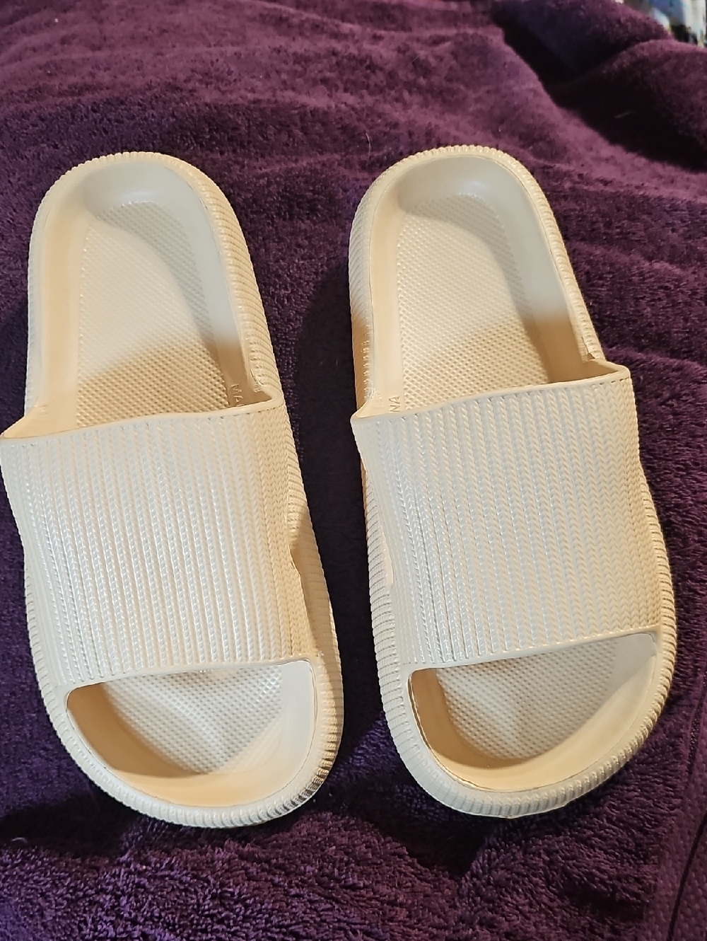 Women’s Cream Slip-On Slide Mules